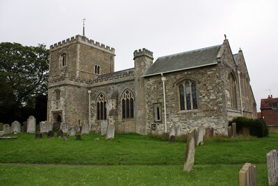 Bletchingley_Church_in_September_2010_thmb.jpg