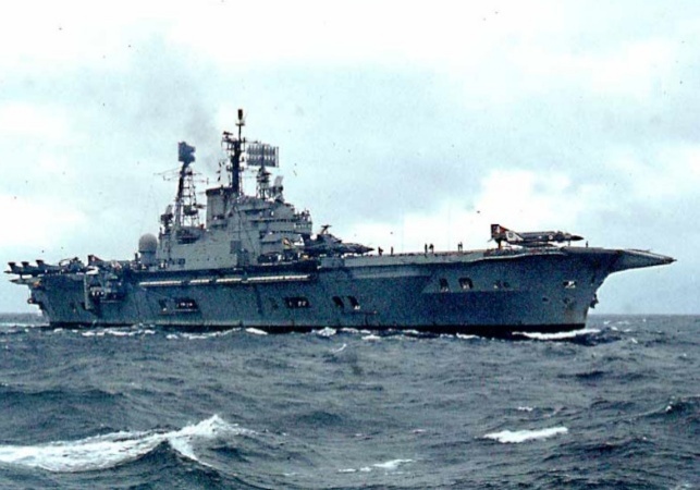 hms-ark-royal-and-the-borough-of-reigate_image4_20260918_084900.jpeg