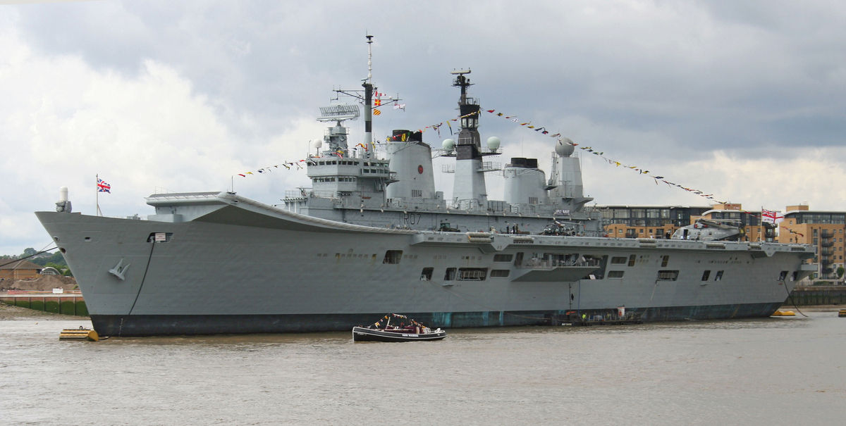 hms-ark-royal-and-the-borough-of-reigate_image5_20260918_084900.jpeg